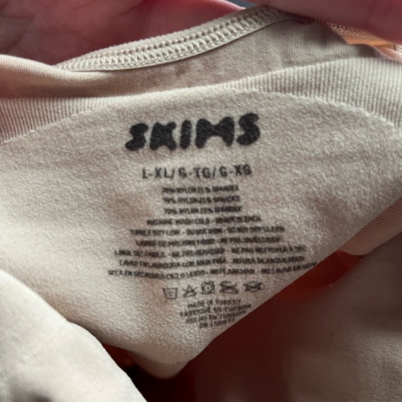 SKIMS Sculpting Bodysuit Mid Thigh with Open Gusset, L/XL, Clay - Picture 4 of 8